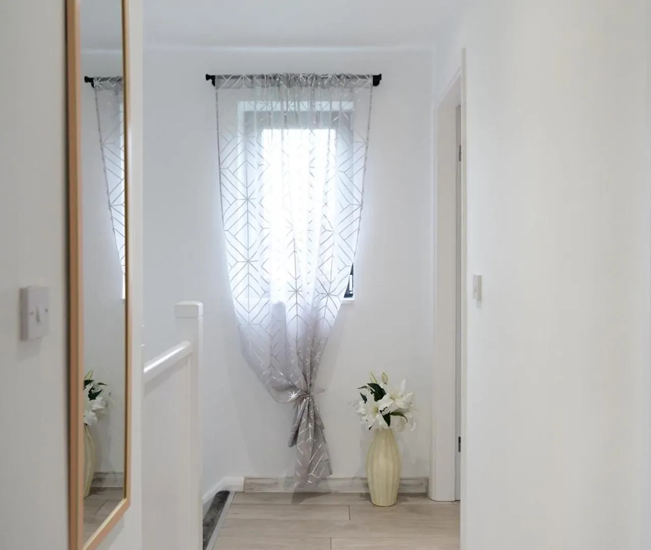 3Br,1 Bathroom,1 Shower,Cctv, Secure Free Parking,500Mb-Wi Fi,Netflix,Fully Equiped Kitchen,Perfect For Business Trip & Families Holiday Or Working Proffesionals-Long Term Just 5 Min From M1,10 Min To City Centre,Garden Furniture To Relaxing In The G Nottingham 0*,