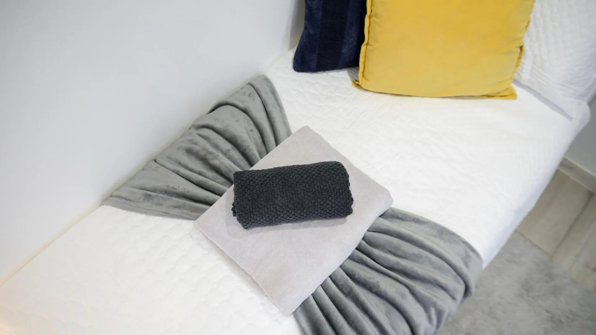 3Br,1 Bathroom,1 Shower,Cctv, Secure Free Parking,500Mb-Wi Fi,Netflix,Fully Equiped Kitchen,Perfect For Business Trip & Families Holiday Or Working Proffesionals-Long Term Just 5 Min From M1,10 Min To City Centre,Garden Furniture To Relaxing In The G Nottingham